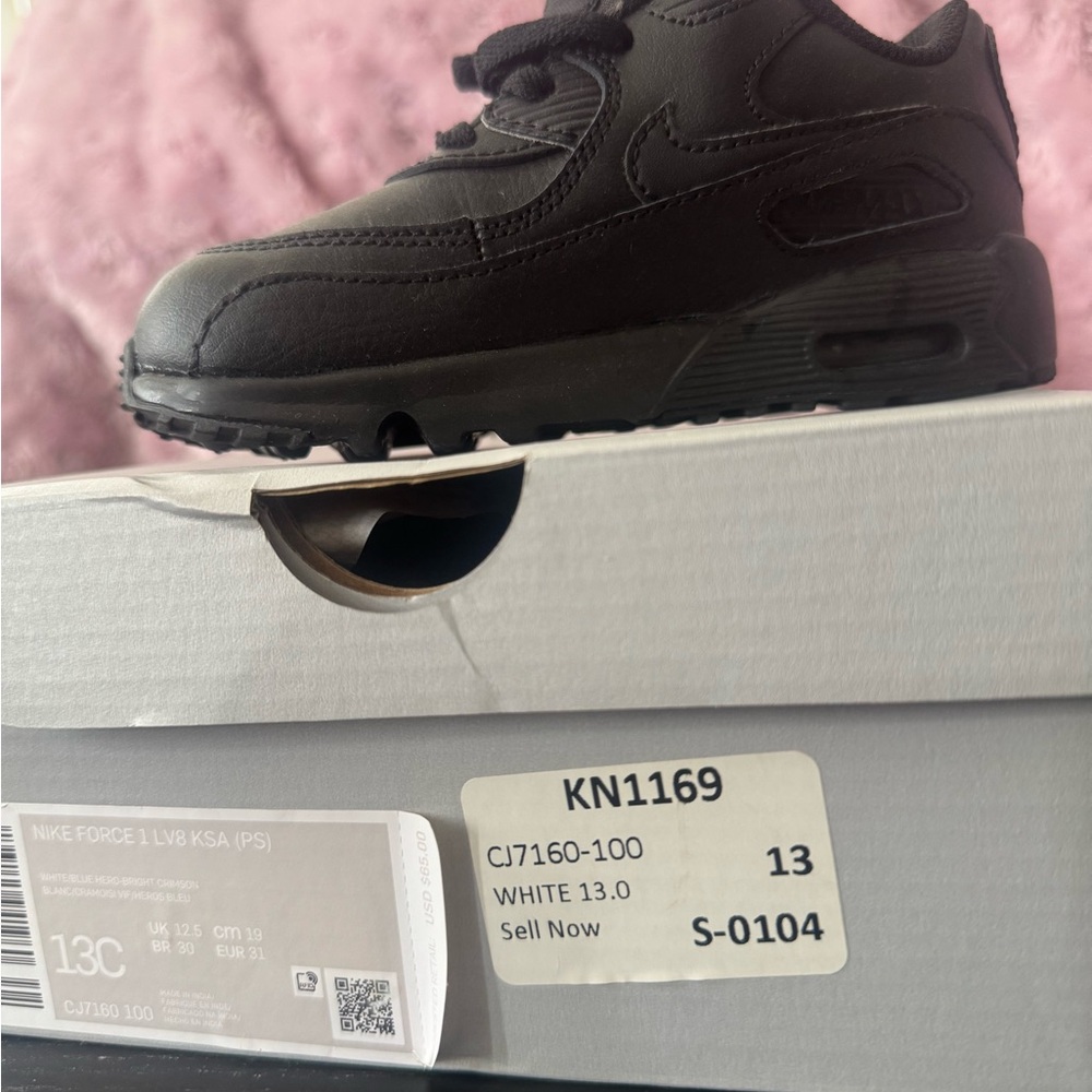 Nike Black Sneakers with Chunky Design and Cushioned Sole